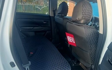 Mitsubishi Outlander III рестайлинг 3, 2013 год, 1 300 000 рублей, 9 фотография