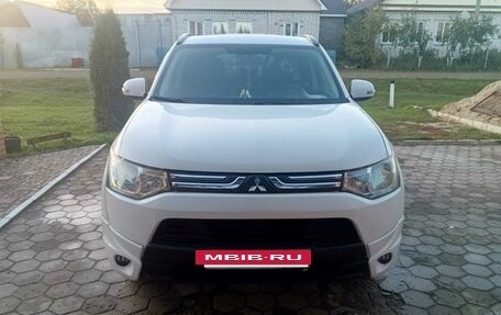 Mitsubishi Outlander III рестайлинг 3, 2013 год, 1 300 000 рублей, 2 фотография
