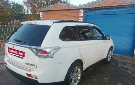 Mitsubishi Outlander III рестайлинг 3, 2013 год, 1 300 000 рублей, 4 фотография