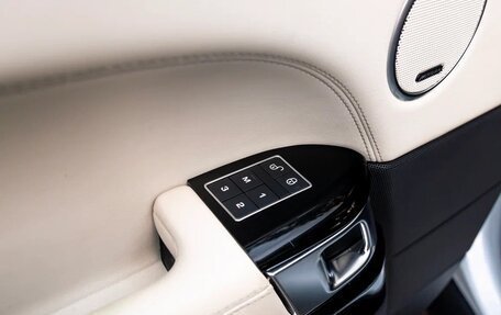 Land Rover Range Rover IV рестайлинг, 2015 год, 3 849 000 рублей, 20 фотография