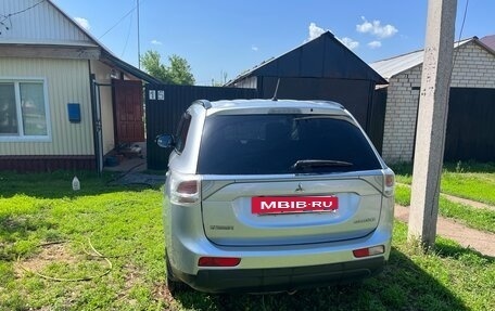 Mitsubishi Outlander III рестайлинг 3, 2012 год, 1 450 000 рублей, 2 фотография
