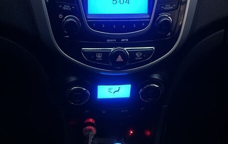 Hyundai Solaris II рестайлинг, 2013 год, 700 000 рублей, 7 фотография