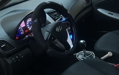 Hyundai Solaris II рестайлинг, 2013 год, 700 000 рублей, 8 фотография