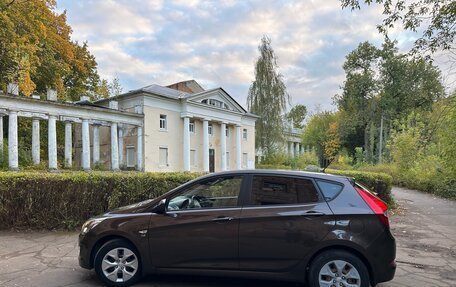 Hyundai Solaris II рестайлинг, 2015 год, 1 050 000 рублей, 3 фотография