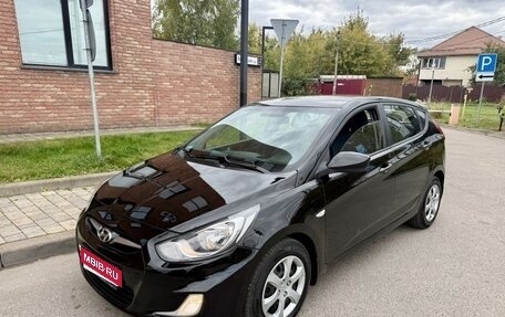 Hyundai Solaris II рестайлинг, 2011 год, 875 000 рублей, 1 фотография