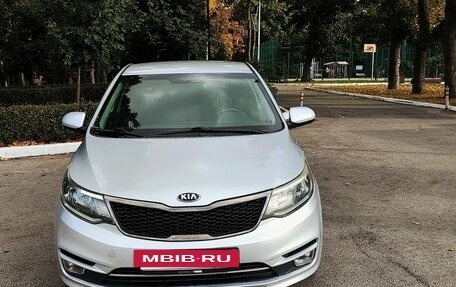 KIA Rio III рестайлинг, 2016 год, 975 000 рублей, 3 фотография