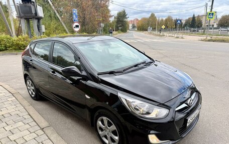 Hyundai Solaris II рестайлинг, 2011 год, 875 000 рублей, 2 фотография