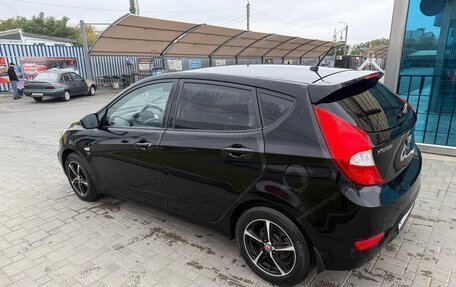 Hyundai Solaris II рестайлинг, 2013 год, 850 000 рублей, 2 фотография