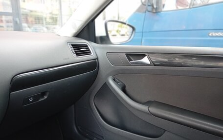 Volkswagen Jetta VI, 2012 год, 1 240 000 рублей, 3 фотография