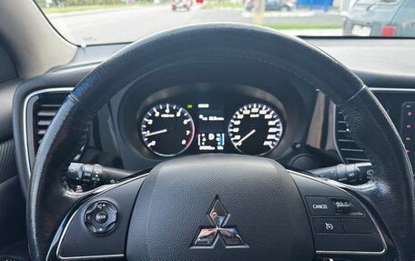 Mitsubishi Outlander III рестайлинг 3, 2018 год, 2 500 000 рублей, 3 фотография