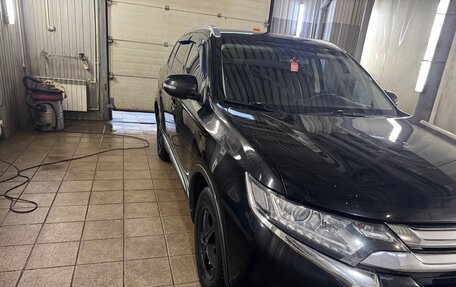 Mitsubishi Outlander III рестайлинг 3, 2018 год, 2 500 000 рублей, 4 фотография