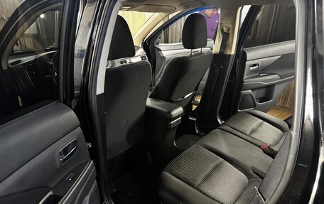 Mitsubishi Outlander III рестайлинг 3, 2018 год, 2 500 000 рублей, 16 фотография