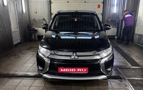 Mitsubishi Outlander III рестайлинг 3, 2018 год, 2 500 000 рублей, 8 фотография