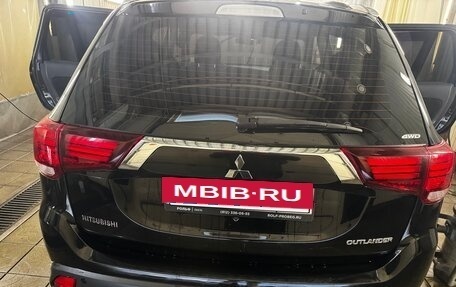 Mitsubishi Outlander III рестайлинг 3, 2018 год, 2 500 000 рублей, 10 фотография