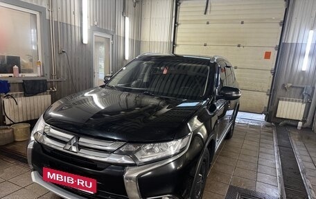 Mitsubishi Outlander III рестайлинг 3, 2018 год, 2 500 000 рублей, 7 фотография
