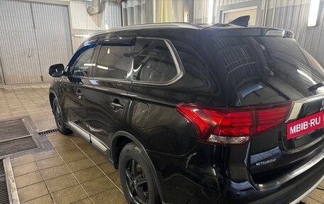 Mitsubishi Outlander III рестайлинг 3, 2018 год, 2 500 000 рублей, 6 фотография