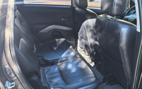 Mitsubishi Outlander III рестайлинг 3, 2011 год, 1 100 000 рублей, 11 фотография
