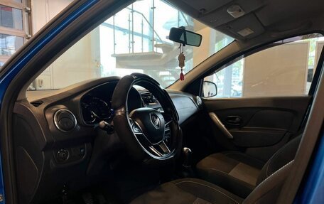 Renault Logan II, 2019 год, 995 000 рублей, 22 фотография