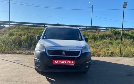Peugeot Partner II рестайлинг 2, 2017 год, 870 000 рублей, 1 фотография