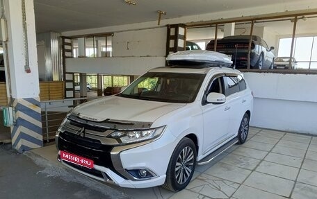 Mitsubishi Outlander III рестайлинг 3, 2021 год, 2 600 000 рублей, 1 фотография
