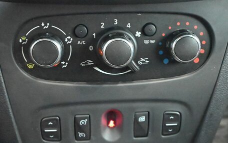 Renault Logan II, 2016 год, 625 000 рублей, 17 фотография