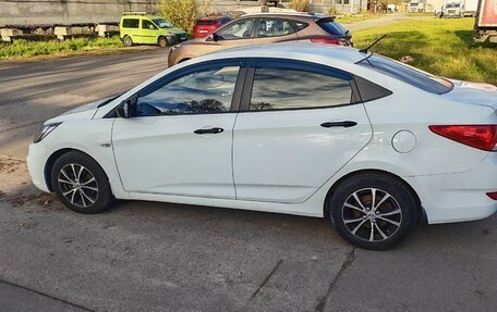 Hyundai Solaris II рестайлинг, 2013 год, 700 000 рублей, 1 фотография