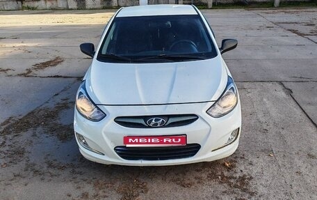 Hyundai Solaris II рестайлинг, 2013 год, 700 000 рублей, 3 фотография