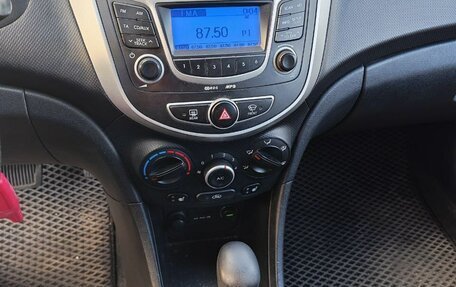 Hyundai Solaris II рестайлинг, 2013 год, 700 000 рублей, 9 фотография