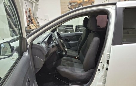 Renault Logan II, 2019 год, 550 000 рублей, 16 фотография