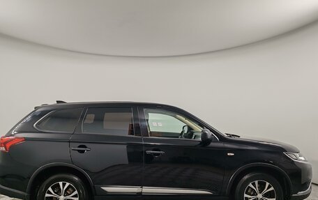 Mitsubishi Outlander III рестайлинг 3, 2020 год, 1 939 000 рублей, 4 фотография