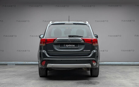 Mitsubishi Outlander III рестайлинг 3, 2016 год, 1 787 000 рублей, 4 фотография