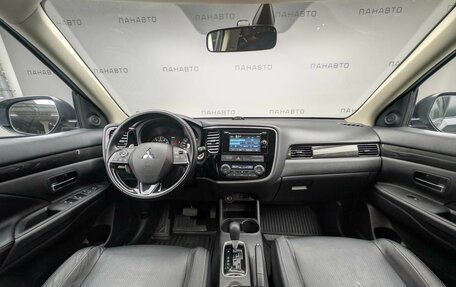 Mitsubishi Outlander III рестайлинг 3, 2016 год, 1 787 000 рублей, 14 фотография