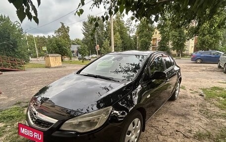 Opel Astra J, 2011 год, 720 000 рублей, 2 фотография