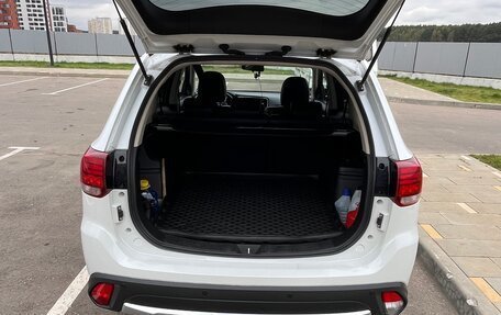 Mitsubishi Outlander III рестайлинг 3, 2015 год, 1 900 000 рублей, 4 фотография