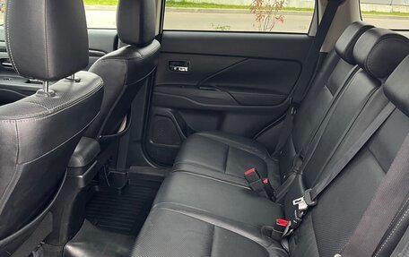 Mitsubishi Outlander III рестайлинг 3, 2015 год, 1 900 000 рублей, 6 фотография