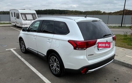 Mitsubishi Outlander III рестайлинг 3, 2015 год, 1 900 000 рублей, 3 фотография