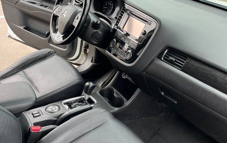 Mitsubishi Outlander III рестайлинг 3, 2015 год, 1 900 000 рублей, 7 фотография