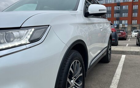 Mitsubishi Outlander III рестайлинг 3, 2015 год, 1 900 000 рублей, 14 фотография