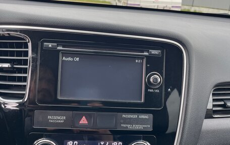 Mitsubishi Outlander III рестайлинг 3, 2015 год, 1 900 000 рублей, 9 фотография