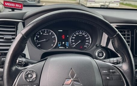 Mitsubishi Outlander III рестайлинг 3, 2015 год, 1 900 000 рублей, 12 фотография