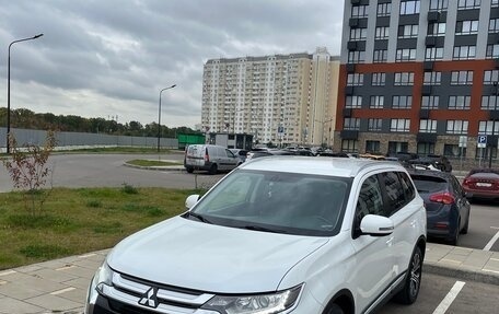 Mitsubishi Outlander III рестайлинг 3, 2015 год, 1 900 000 рублей, 21 фотография