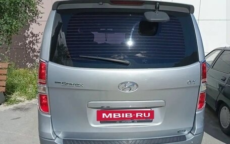 Hyundai Grand Starex Grand Starex I рестайлинг 2, 2011 год, 1 600 000 рублей, 2 фотография