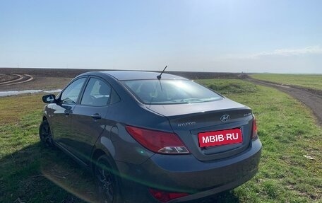 Hyundai Solaris II рестайлинг, 2015 год, 950 000 рублей, 2 фотография