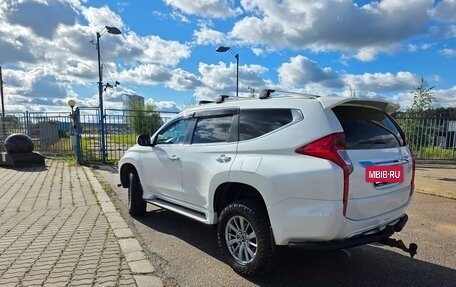 Mitsubishi Pajero Sport III рестайлинг, 2017 год, 2 850 000 рублей, 3 фотография