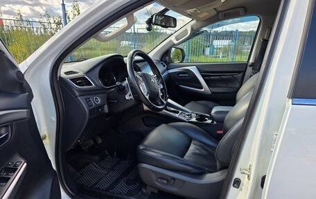 Mitsubishi Pajero Sport III рестайлинг, 2017 год, 2 850 000 рублей, 10 фотография