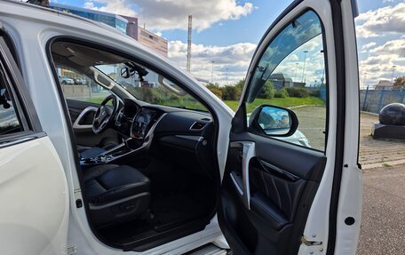 Mitsubishi Pajero Sport III рестайлинг, 2017 год, 2 850 000 рублей, 16 фотография