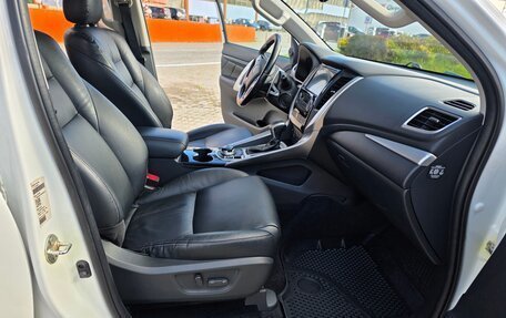 Mitsubishi Pajero Sport III рестайлинг, 2017 год, 2 850 000 рублей, 17 фотография