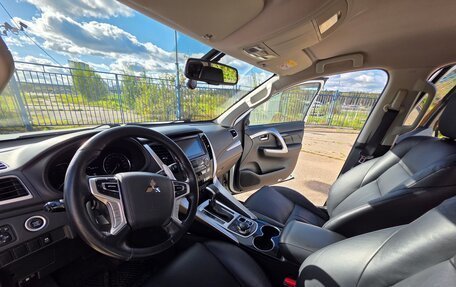 Mitsubishi Pajero Sport III рестайлинг, 2017 год, 2 850 000 рублей, 20 фотография