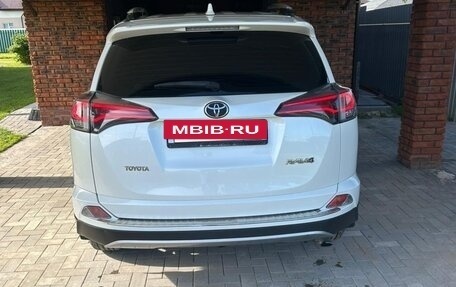 Toyota RAV4, 2017 год, 1 920 000 рублей, 4 фотография