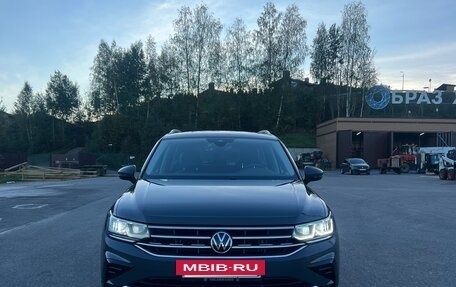 Volkswagen Tiguan II, 2021 год, 4 050 000 рублей, 2 фотография
